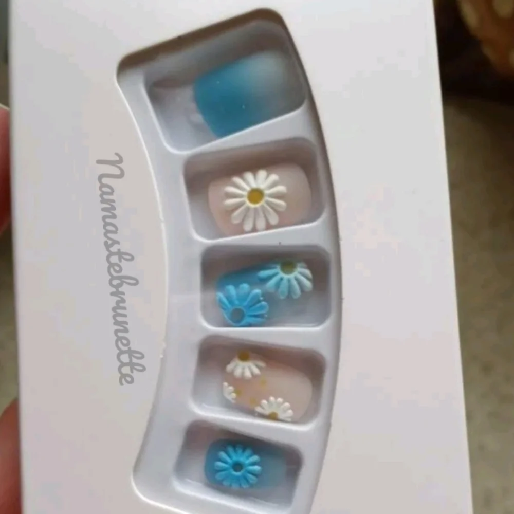 2/$16 Boho Blue Ombe Daisy Press On Nails